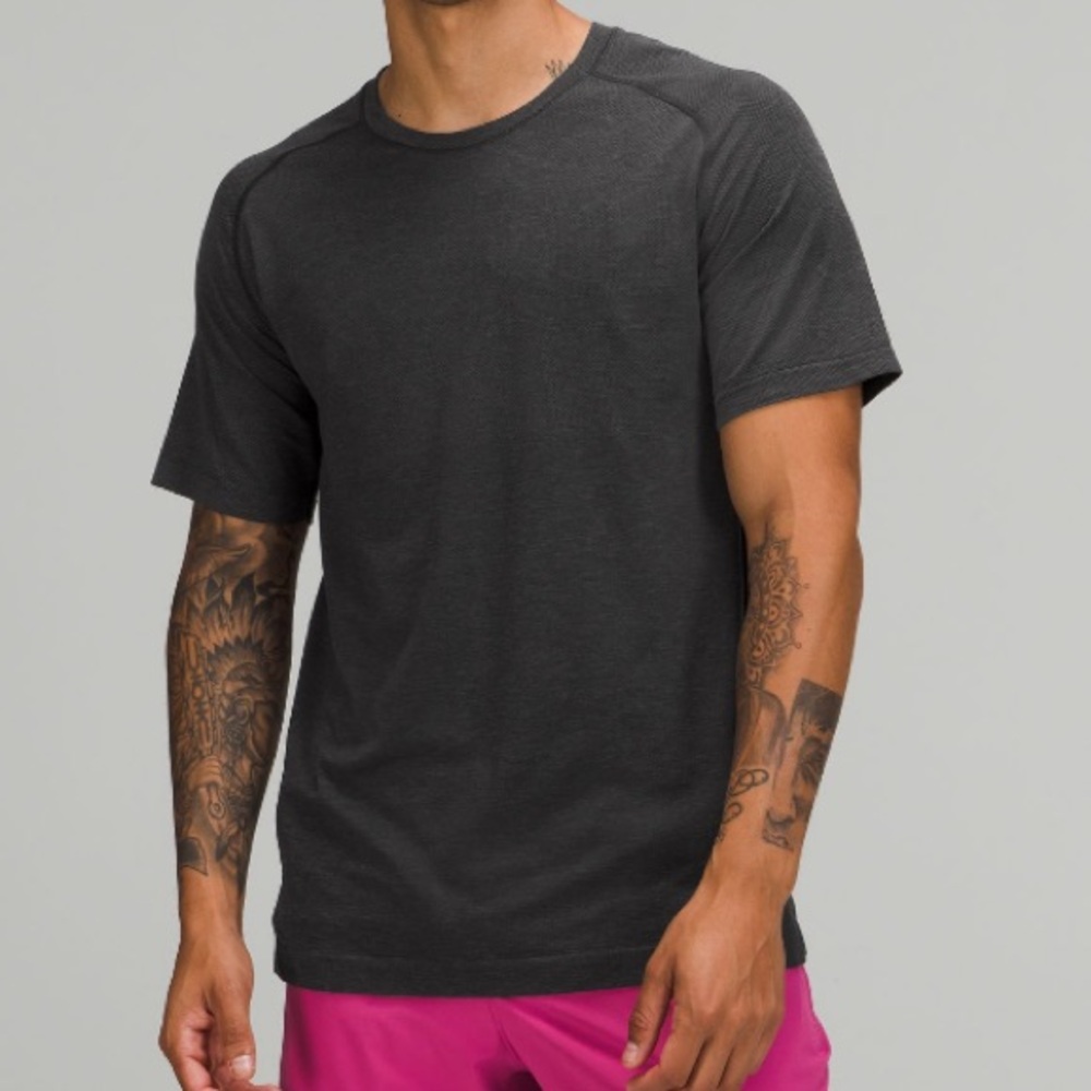 LULULEMON MENS DARK GREY TOP